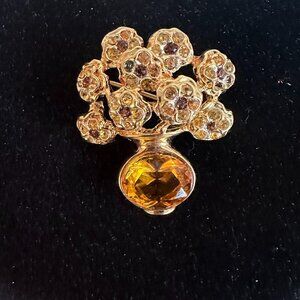 Goldtone and citrine color brooch. Vintage. Discounted shipping.
